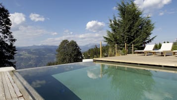 Piscine extérieure (ouverte en saison)