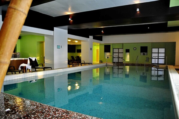 Innenpool, Liegestühle