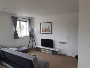 Apartment, 2 Bedrooms | Living room