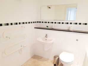 Apartment, 2 Bedrooms | Bathroom