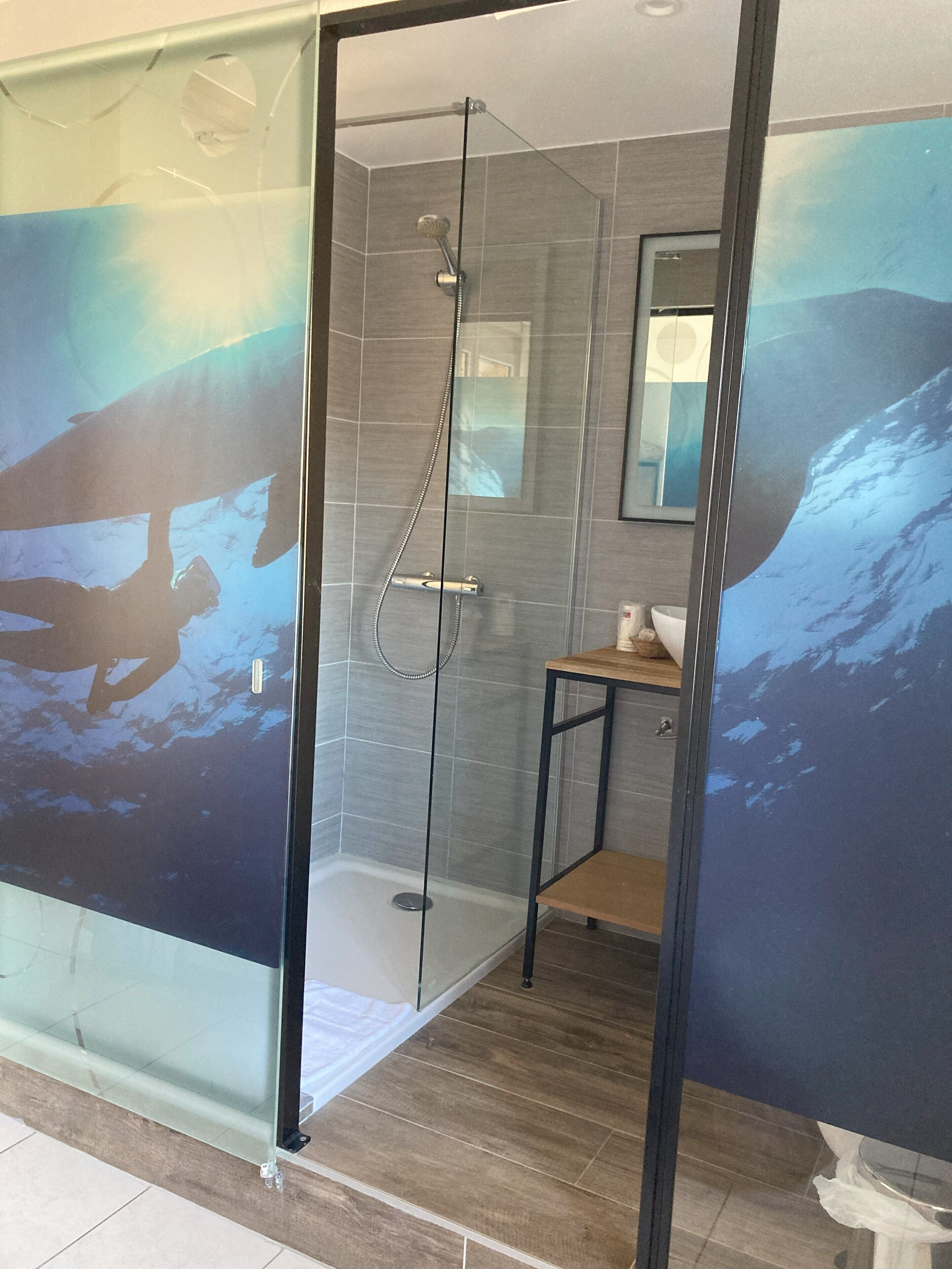 quadruple room | bathroom | shower, free toiletries, hair dryer, towels