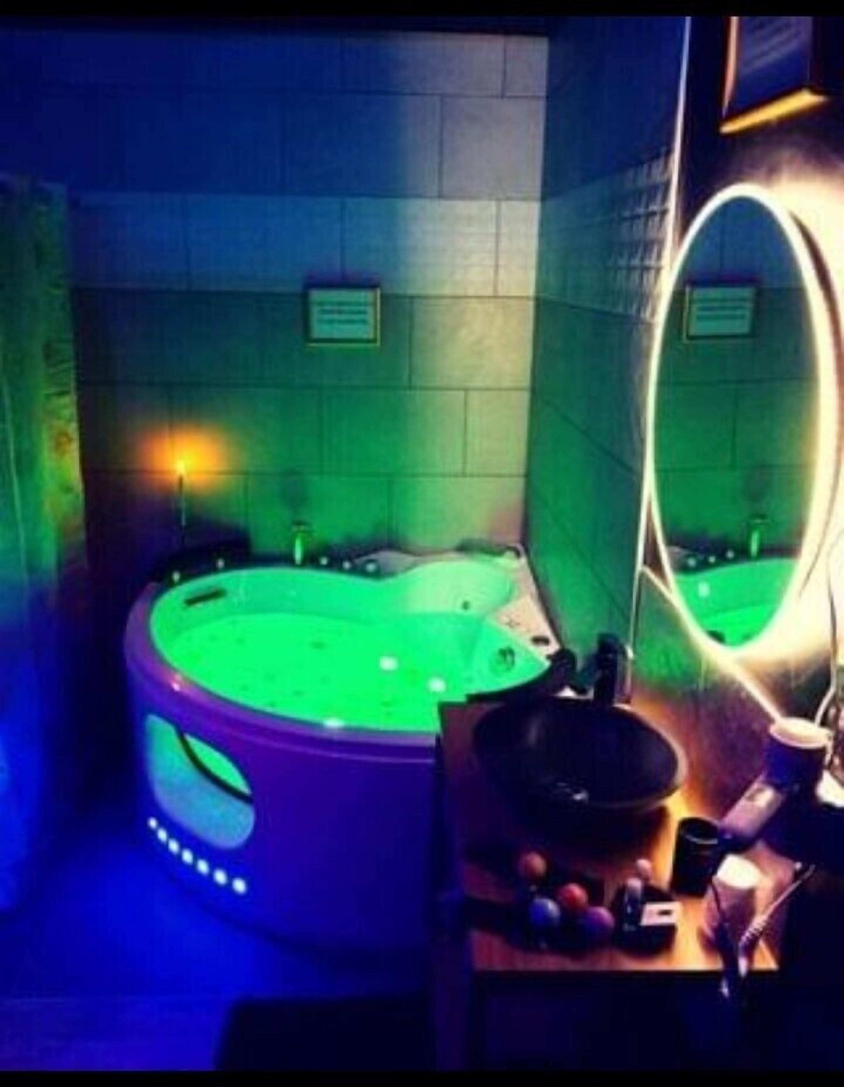 double room | bathroom | shower, free toiletries, hair dryer, towels