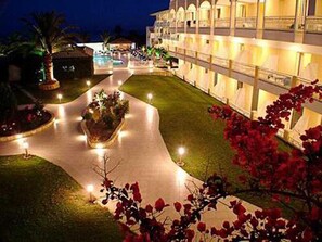 المنطقة المحيطة بالمنشأة