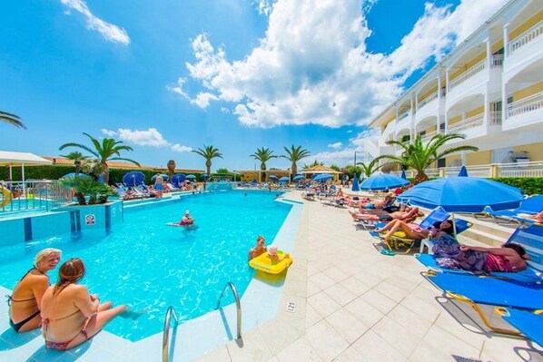 Outdoor pool, pool umbrellas, sun loungers