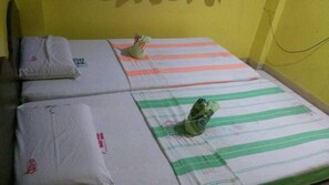 Quarto família | 1 quarto, escrivaninha
