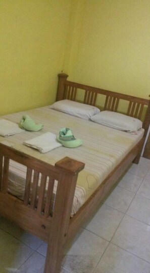 Quarto casal | 1 quarto, escrivaninha