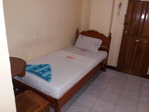 1 quarto, escrivaninha