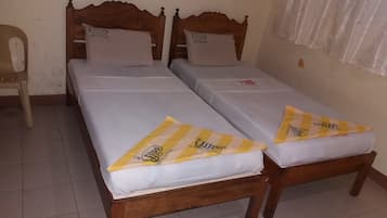 1 habitación y escritorio