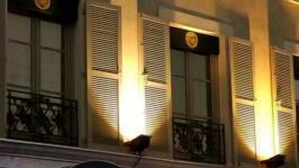 A building with a sign that reads "LE RELAIS DE LA POSTE". - Relais de la Poste (Pithiviers)