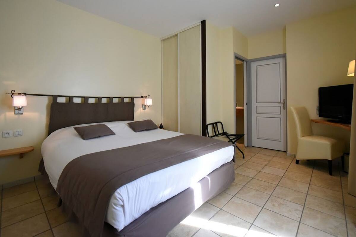Chambres insonorisées, fer et planche à repasser