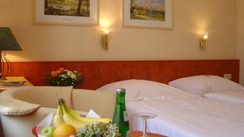 Standard Double Room, Non Smoking | Minibar, in-room safe, desk, iron/ironing board