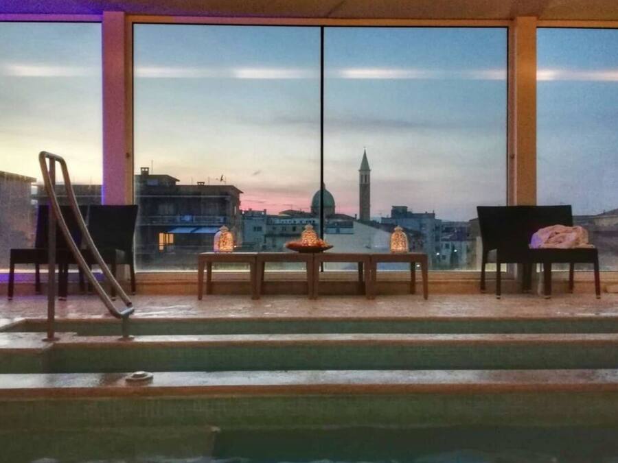 Een sauna, een bubbelbad, een stoombad, een Turks bad/hammam