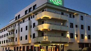 Facciata della struttura - sera/notte