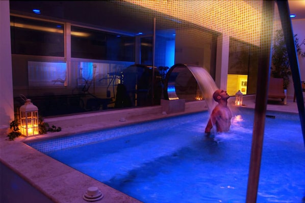 Indoor spa tub
