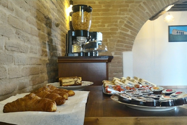 Free local cuisine breakfast
