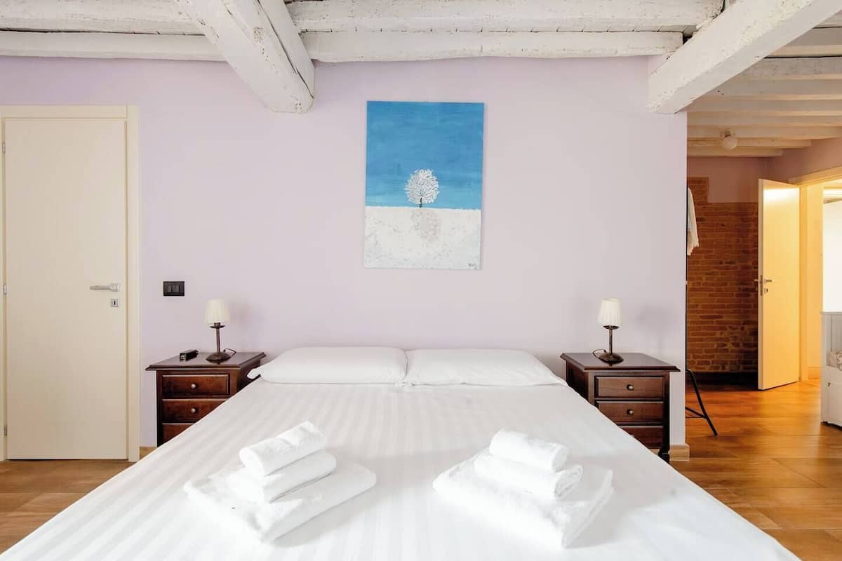 Junior Suite, 1 Katil Ratu (Queen) dengan Katil Sofa, Private Bathroom, Garden View | Peralatan tempat tidur premium, gebar bulu kapas, busa memori, bar mini