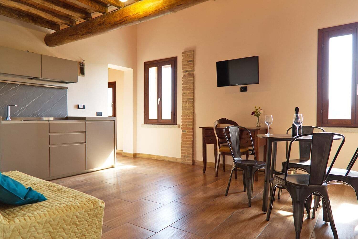 普通四人房 | 起居區 | 平面電視