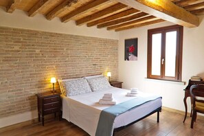 Chambre Double Deluxe, 1 grand lit | Literie de qualité supérieure, couette en duvet d'oie