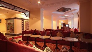 Lobby sitting area - Sim-er Hotel (Kars)
