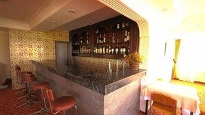 Bar (on property) - Sim-er Hotel (Kars)