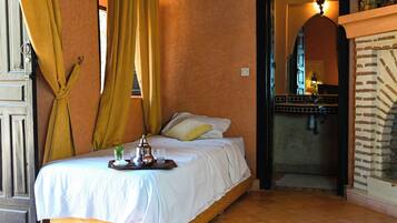 Habitación Confort doble, 1 habitación | Tabla de planchar con plancha, wifi gratis, ropa de cama