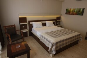 Standard Double or Twin Room | Minibar, in-room safe, desk, soundproofing - Royal Bilgic Hotel (Kirklareli)
