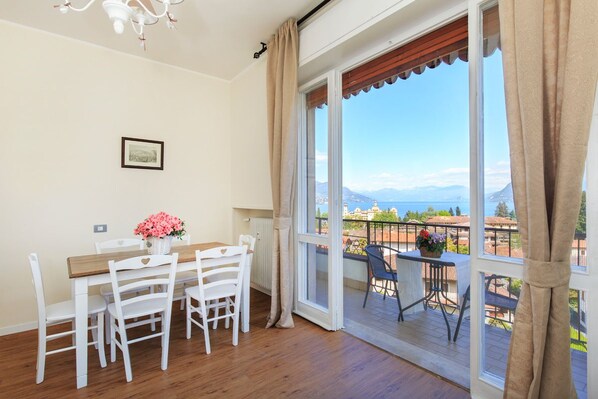 Apartment, 2 Bedrooms | In-room dining