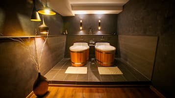 5 treatment rooms, massages