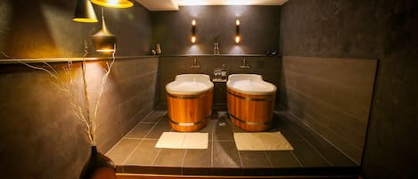 5 treatment rooms, massages