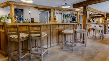 Superior House, Accessible, Ensuite | Bar (on property)