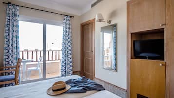 1 bedroom, in-room safe, desk, blackout curtains