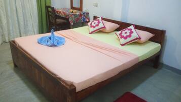 標準三人房, 非吸煙房, 湖景 | 3 間睡房、獨特裝修、書桌、隔音