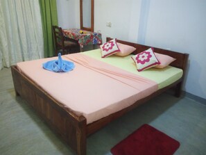 3 bedrooms, individually furnished, desk, soundproofing - Lagoon Beach Resort (Talalla)