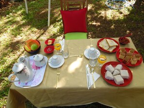 Free daily local cuisine breakfast  - Lagoon Beach Resort (Talalla)