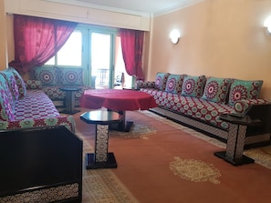 Televisión LCD 32 pulgadas con canales de televisión vía satélite