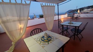 Exterior - Enzo Il Negro (Lipari)