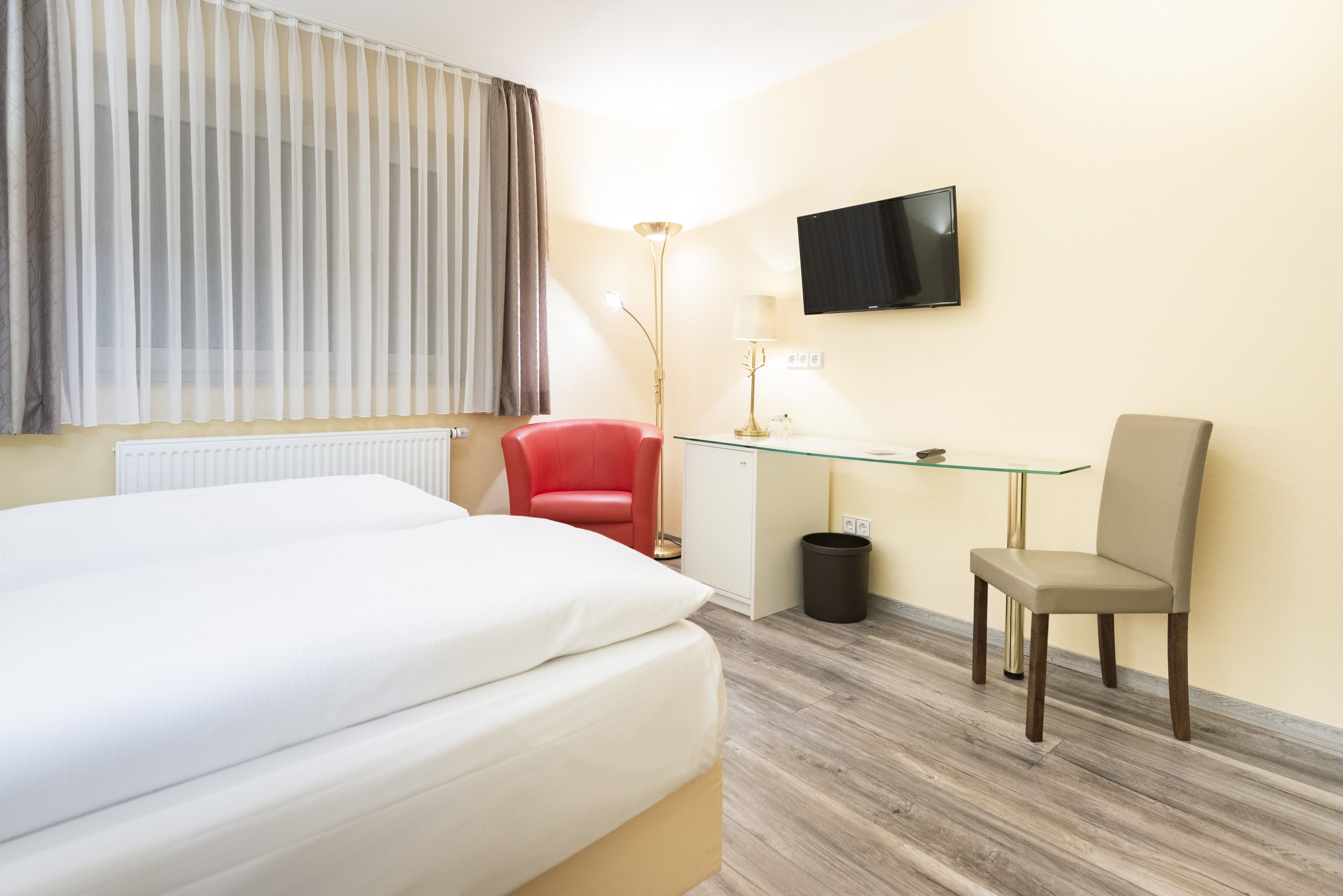 desk, soundproofing, cots/infant beds, free wifi