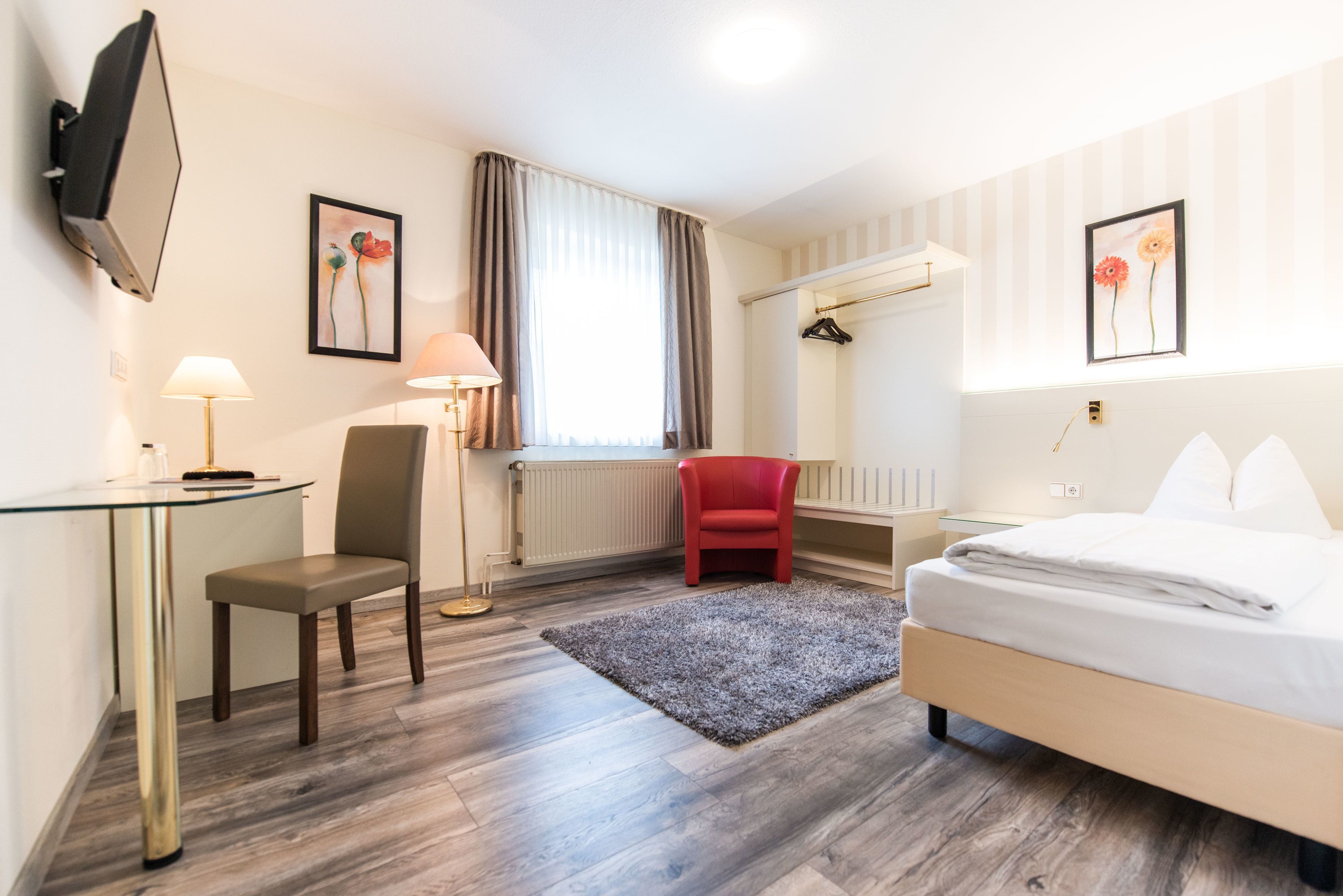 business single room | living area | flat-screen tv