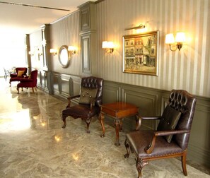 Sala de estar en el lobby