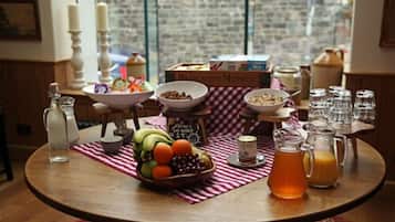 Desayuno completo gratuito y diario