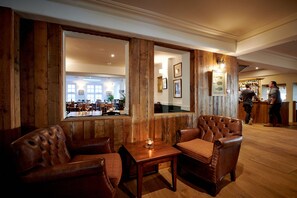 Lunch and dinner served, British cuisine