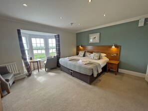 Superior Double Room, 1 King Bed | Desk, free WiFi, bed sheets - The Ship (Neston)