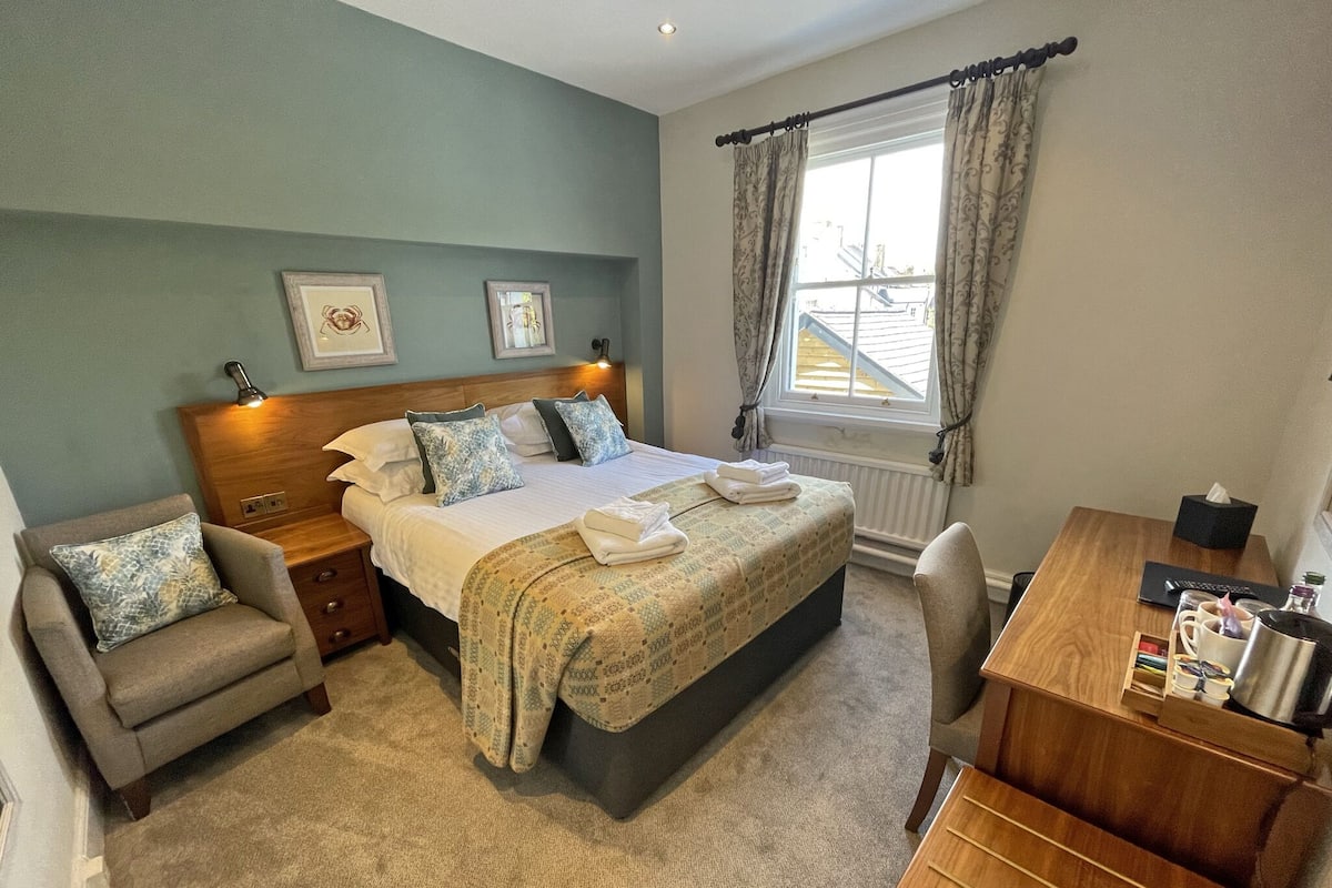 Standard Double Room | Desk, free WiFi, bed sheets