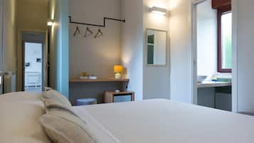 Standard-Doppelzimmer, Erdgeschoss | Minibar, Schreibtisch, kostenloses WLAN, Bettwäsche
