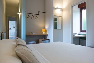 Minibar, desk, free WiFi, bed sheets