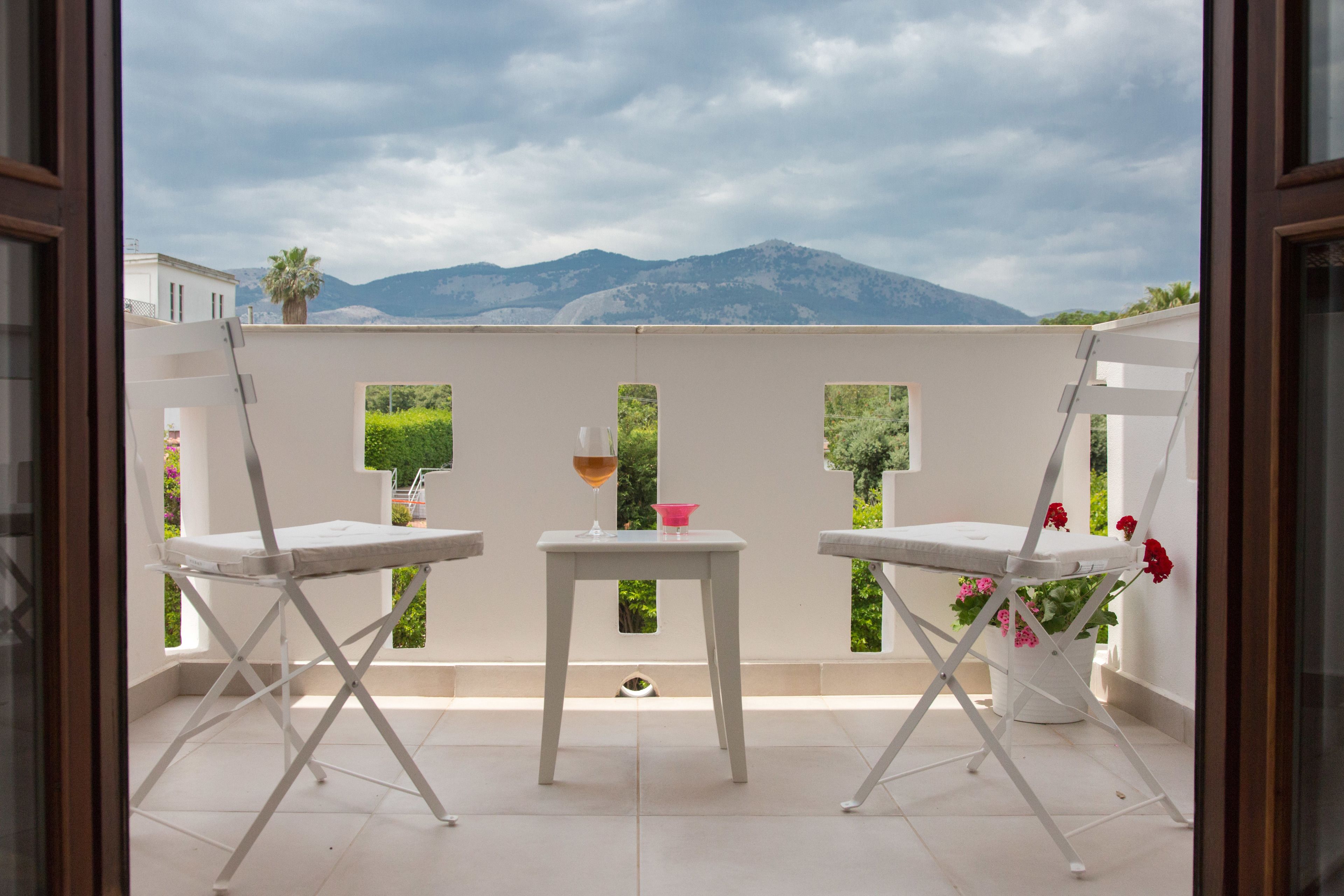 Luxe vierpersoonskamer, 2 slaapkamers, balkon, uitzicht op tuin | Balkon
