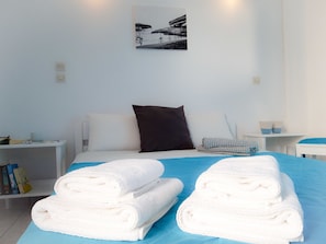 Kamar Twin Standar, 1 kamar tidur, balkon, lantai eksekutif | Meja kerja, kedap suara, tempat tidur lipat/tambahan, dan Wi-Fi gratis
