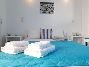 Standard Twin Room, 1 Bedroom, Balcony, Executive Level | Desk, soundproofing, rollaway beds, free WiFi - Iliachtida (Milos)