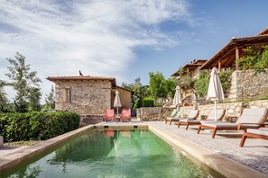 Outdoor pool - Mazaraki Guesthouse (Sparta)
