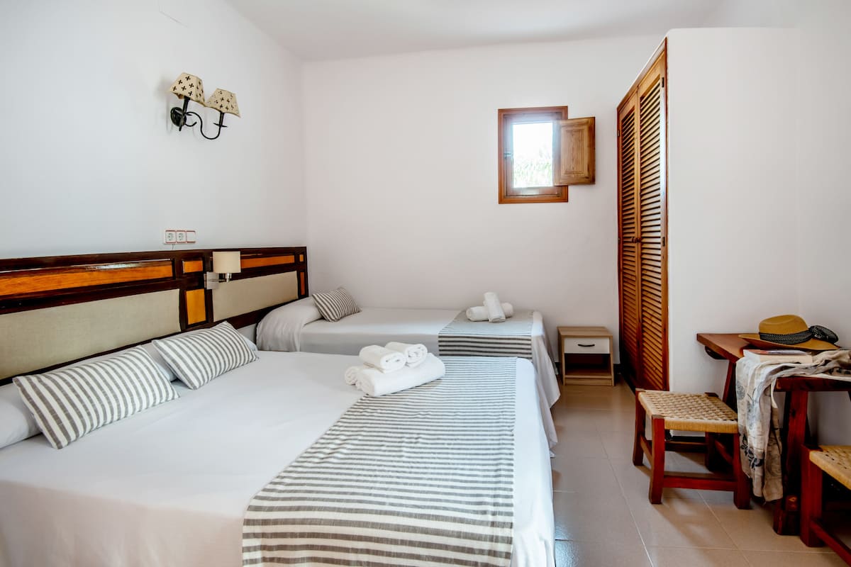 Studio (3 people) | 1 bedroom, individually furnished, blackout drapes, iron/ironing board